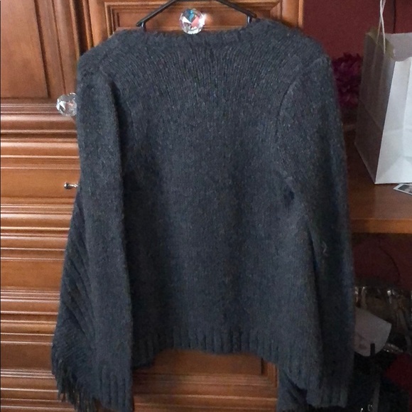 Hollister sweater - Picture 3 of 3